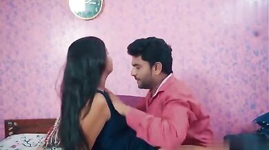 Padhane aaye teacher ne pel diya