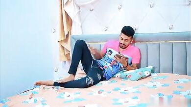 Model banne ke ladki ne diya bedroom mein trial