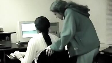 Office mein Lesbian Sex