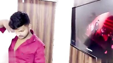 Malish ke bahane malkin chudi naukar se