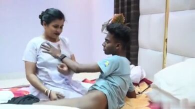 Check-up karne aayi doctor ne kiya mareez ke sath ghapaghap