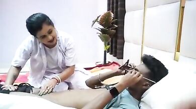 Check-up karne aayi doctor ne kiya mareez ke sath ghapaghap