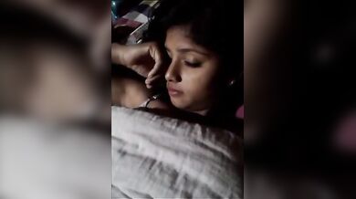 Raat mein fingering ka maza