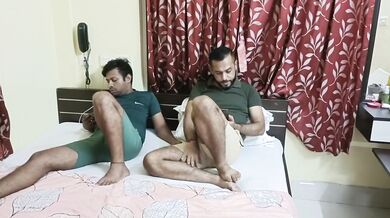 Sexy desi ladki ke sath do doston ki threesome Chudai Video