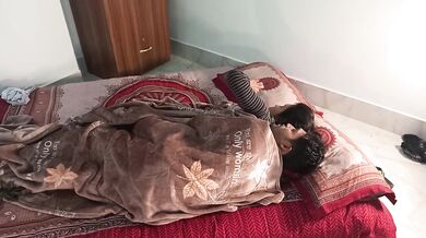 Boyfriend aur uske dost ke sath threesome karti sexy raand