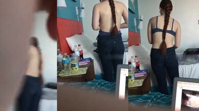 Bhai ne banaya kapde badalti behan ka Sex MMS