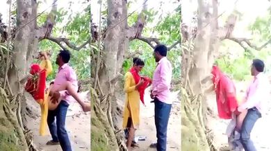 Ped ke peeche chudai karte aadmi-aurat ki Village Sex Video