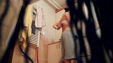 Sexy behan ka bathroom mein bana Secret Nude MMS Video