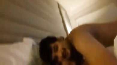 Hotel ke kamre mein Sex MMS Video banate desi husband-wife