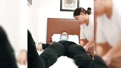 Desi nurse ne diya patient ko apne bhonsde ka maza