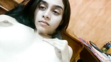 Gore-gore boobs aur akde hue nipples wali Indian Nude Girl Video