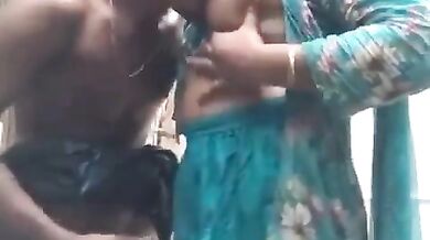Patle ladke aur moti ladki ki chudai ka Desi Sex MMS Video