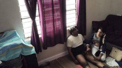 Khidki ke paas baith kar apne yaar se chut chudwati sexy laundiya