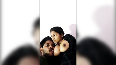 Boyfriend ko doodh pila rahi girlfriend ki Hindi Sexy BF Video