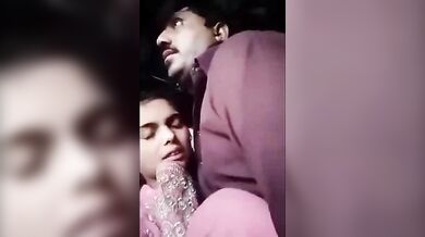 Jija ne ghusaya saali ki chut mein lund aur banaya MMS Video