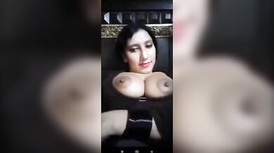 Boobs dikhati, chut chudwati ladki ki Hindi Sexy BF Video