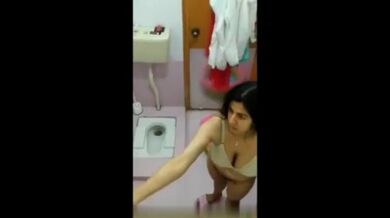 Bathroom mein li gayi Sisters ki Hidden Cam Nude Videos