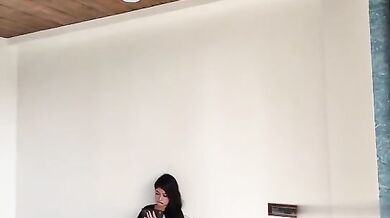 Sex ke liye tadapti malkin ko naukar ne thanda kiya