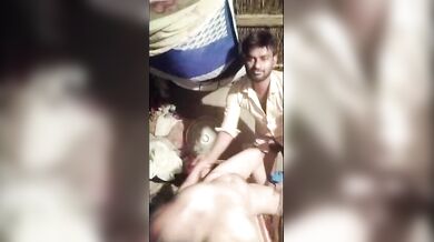 Gaon ki jhopdi mein biwi ke sath banaya Indian Sex MMS Video