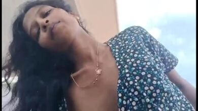Terrace ke kone mein yaar se chudti ladki ki Private Video