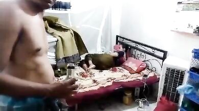 Sharabi pati ne chodi biwi aur banaya Indian Sex MMS Video