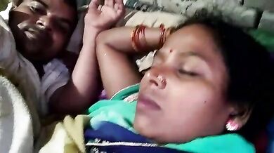 Saree wali bhabhi ki khaat pe chudai wali Village Sex Video