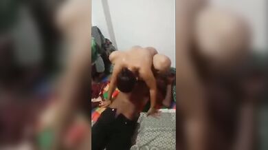 69 pose mein lund-chut chusayi wali Tamil Aunty Sex Video