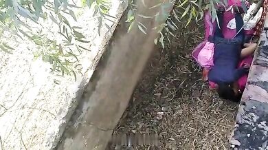 Factory building ke peeche chudai karte Pakistani Gf-Bf