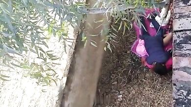 Factory building ke peeche chudai karte Pakistani Gf-Bf