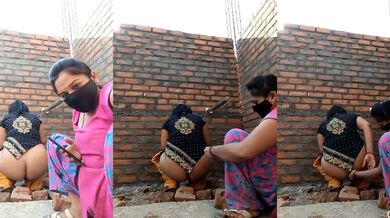 Tatti karti Lesbian friend ki gaand chudai wali Sex Video