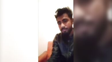 Hotel room mein chodi girlfriend and banaya Sex MMS Video