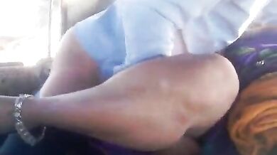 Pati ke dost ke sath jeep mein chudai wali Village Sex Video