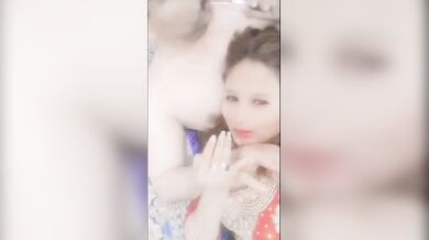 Behan ke pati ko apne jism ka sukh deti Indian sexy saali