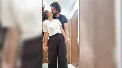 College ki sexy laundiya chudi apne daadhi waale yaar se