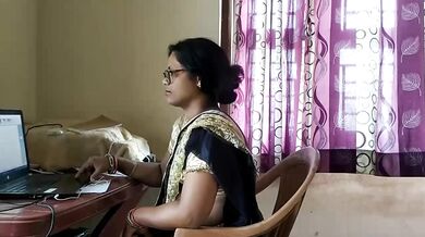 Computer par kaam karti sexy Tamil housewife ka Chudai MMS