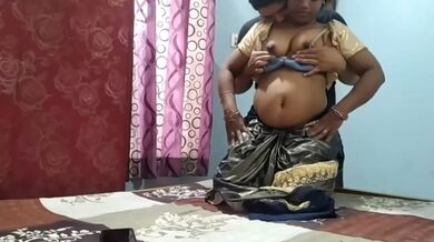 Computer par kaam karti sexy Tamil housewife ka Chudai MMS