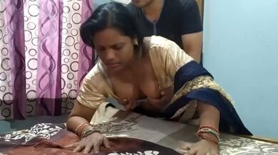 Computer par kaam karti sexy Tamil housewife ka Chudai MMS