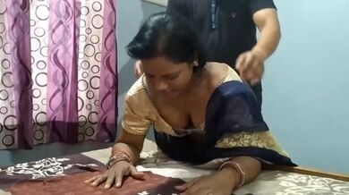 Computer par kaam karti sexy Tamil housewife ka Chudai MMS